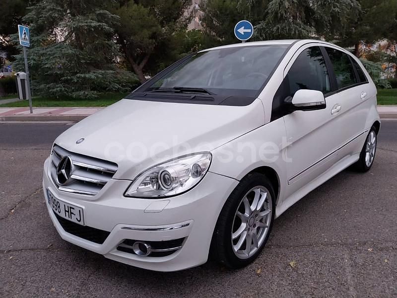 Blanco Usado 2011 Mercedes B180 Monovolumen | 7700 € (Precio justo) - Imagen 1/4