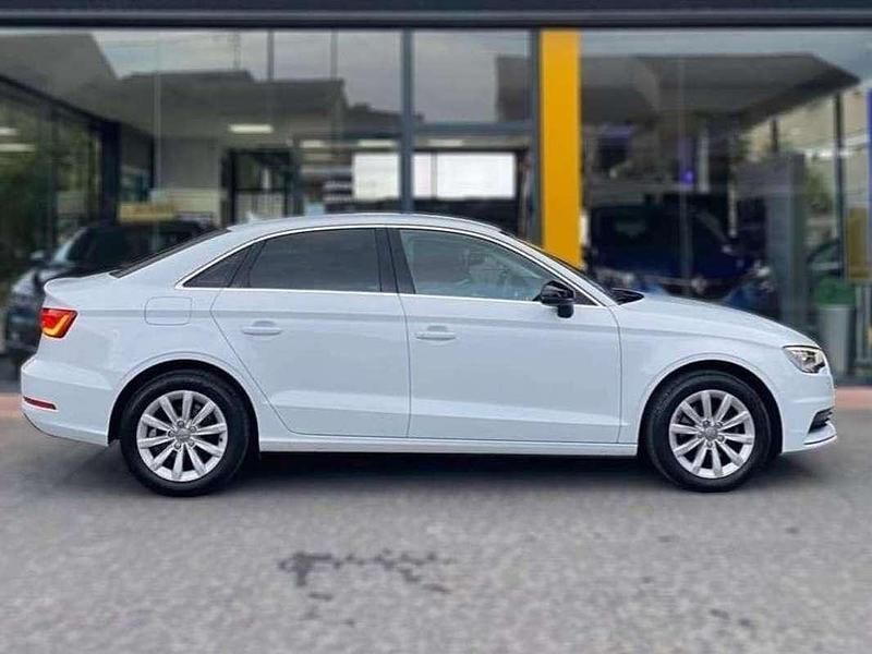 Usado Audi A3 Attraction 105 CV (77 kW) 2014 Blanco Berlina