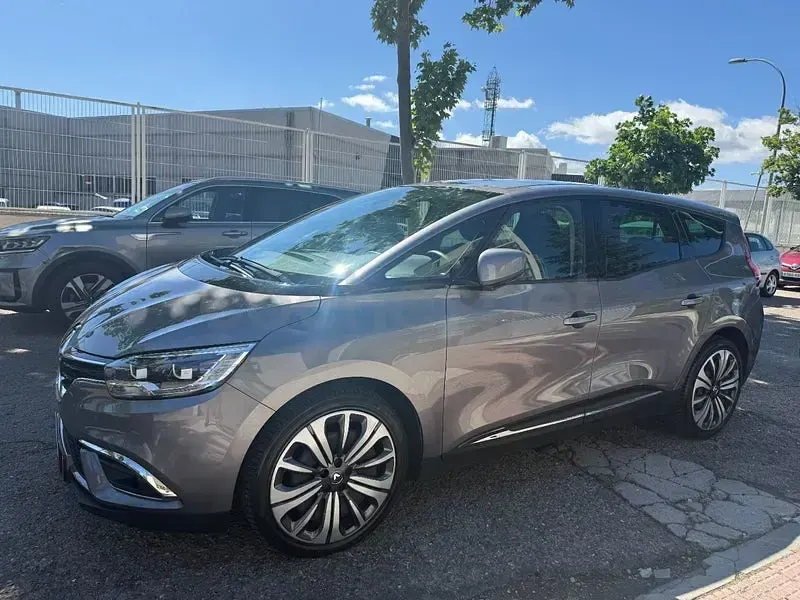 Usado Renault Grand Scénic IV Techno 140 CV (102 kW) 2023 Gris / plata Monovolumen