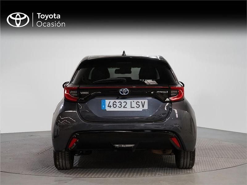 Usado Toyota Yaris Hybrid Style 116 CV (85 kW) 2021 Gris grafito