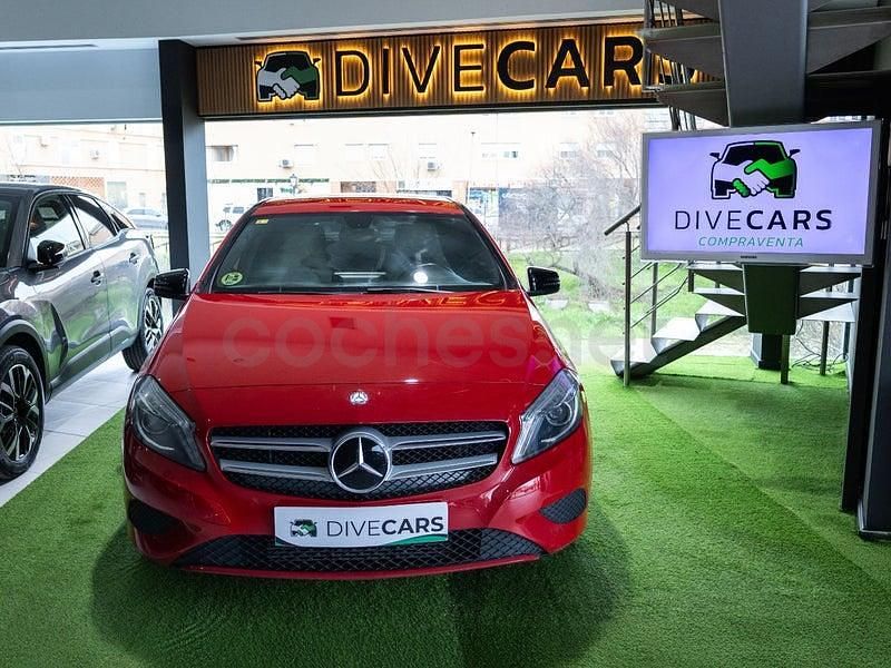 Usado Mercedes A180 Urban 109 CV (80 kW) 2015 Rojo Berlina