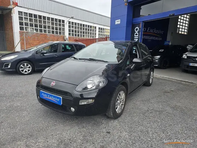 Usado Fiat Punto Pop 69 CV (50 kW) 2016 Negro Utilitario