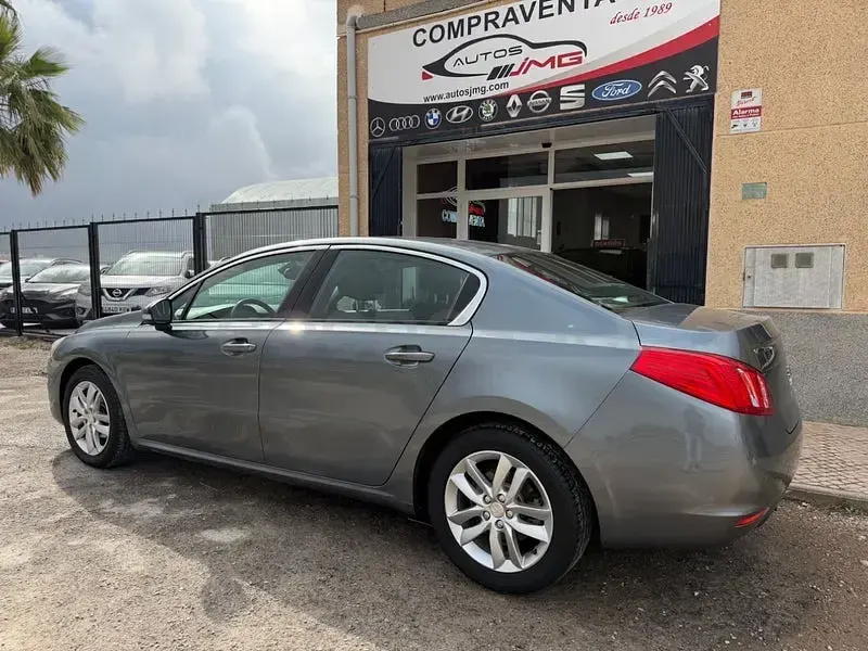 Usado Peugeot 508 Allure 115 CV (84 kW) 2012 Gris / plata Berlina