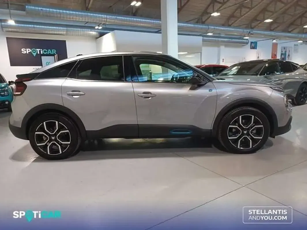 Usado Citroën e-C4 Feel 100 kW (137 CV) 2023 Gris Berlina