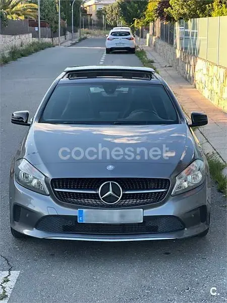 Usado Mercedes A180 109 CV (80 kW) 2016 Gris / plata Berlina