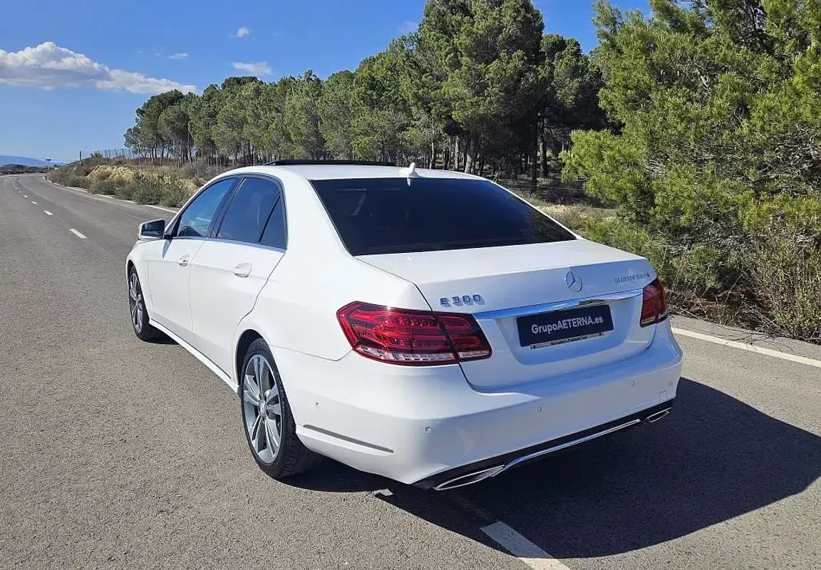 Usado Mercedes E300 Avantgarde 231 CV (169 kW) 2013 Blanco Berlina