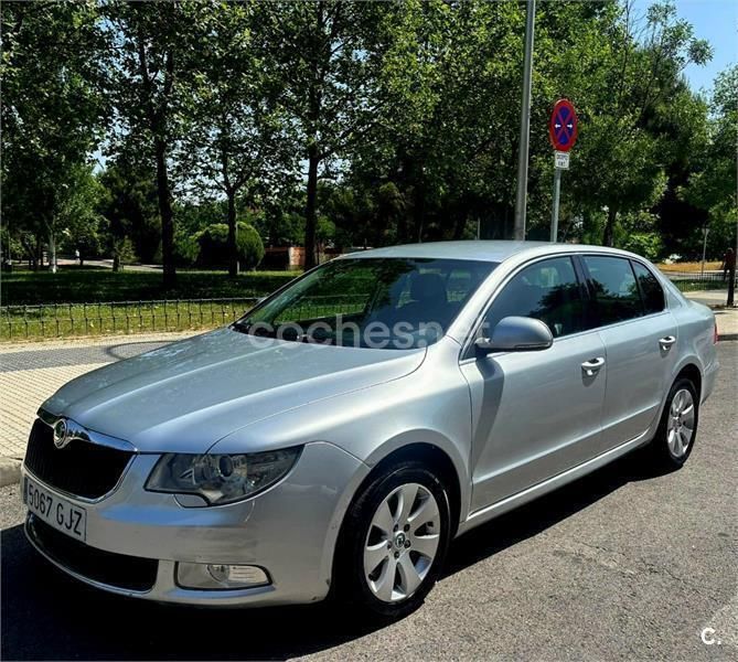 Gris / plata Usado 2008 Skoda Superb Elegance Berlina | 4999 € (Precio justo) - Imagen 1/4