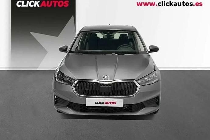 Usado Skoda Fabia Essence 95 CV (69 kW) 2025 Plata Utilitario