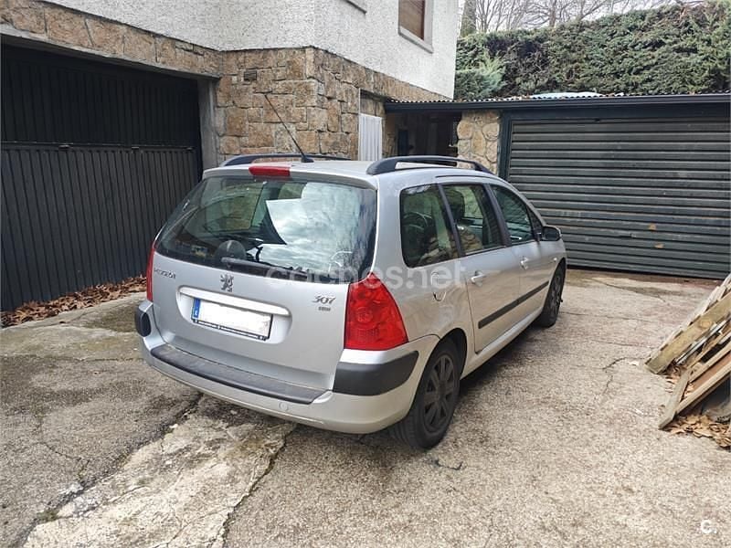 Usado Peugeot 307 90 CV (66 kW) 2007 Gris / plata Familiar