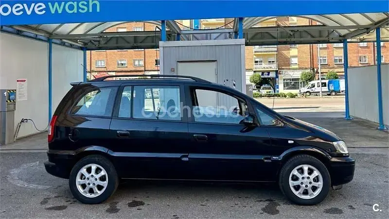 Usado Opel Zafira 100 CV (73 kW) 2004 Blanco Monovolumen