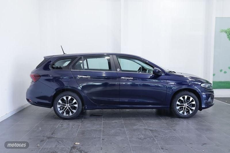 Usado Fiat Tipo Mirror 95 CV (69 kW) 2020 Azul Familiar