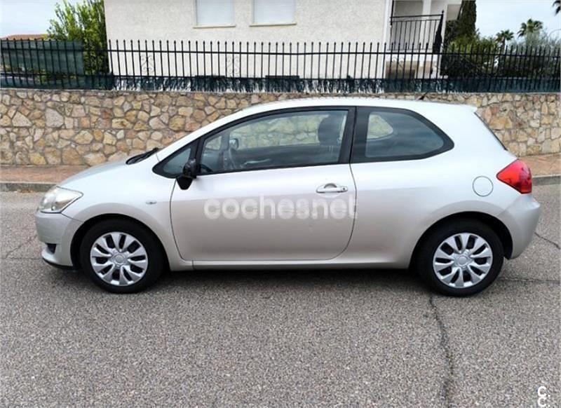 Usado Toyota Auris Luna 126 CV (92 kW) 2010 Gris / plata Utilitario