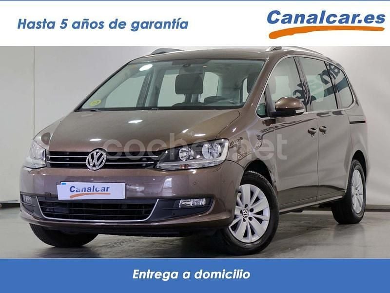 Usado VW Sharan Advance 140 CV (102 kW) 2013 Marrón Monovolumen