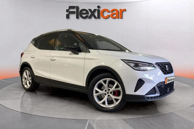 Usado Seat Arona FR 150 CV (110 kW) 2023 Blanco SUV