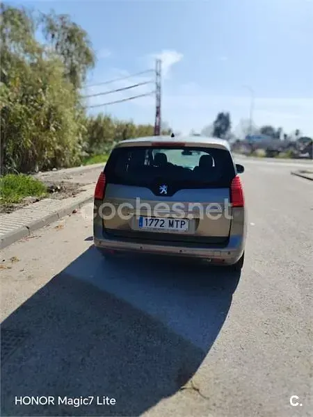 Usado Peugeot 5008 112 CV (82 kW) 2012 Beige Monovolumen