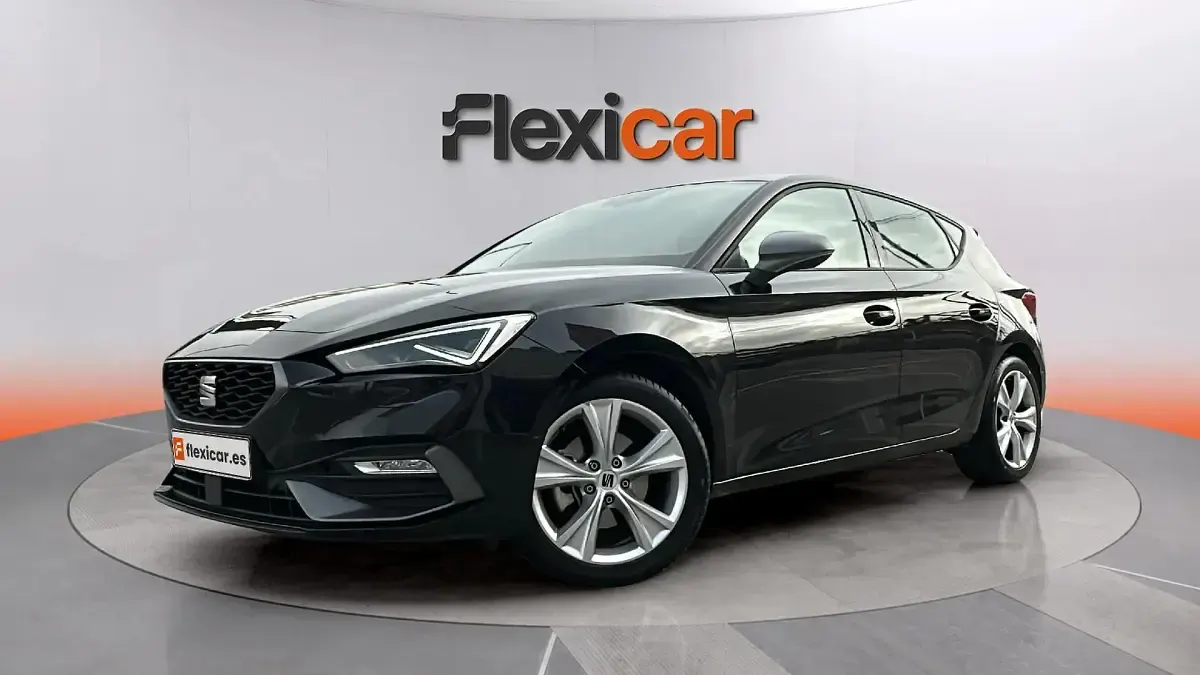 Usado Seat Leon FR 116 CV (85 kW) 2025 Negro Berlina