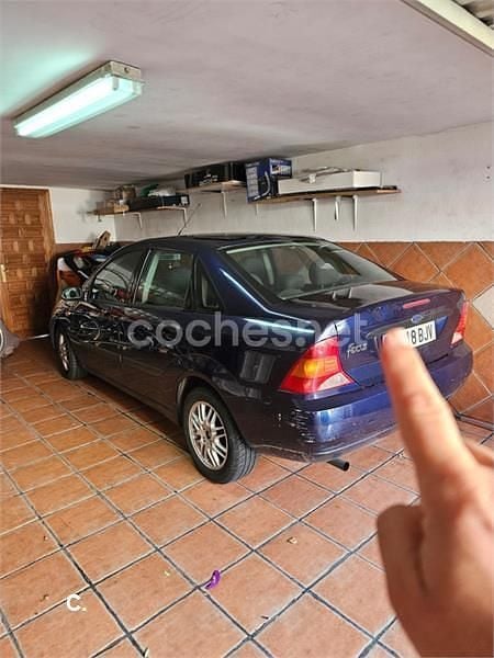 Azul Usado 2001 Ford Focus Ambiente Berlina | 1500 € (Precio justo) - Imagen 1/4