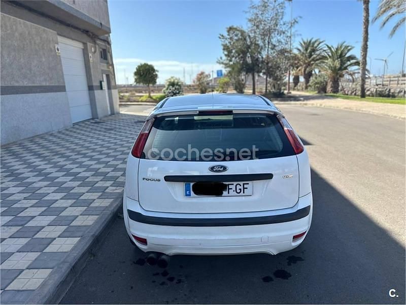 Usado Ford Focus Sport 115 CV (84 kW) 2006 Blanco Berlina