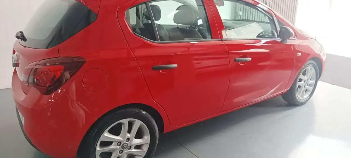 Usado Opel Corsa Business 75 CV (55 kW) 2016 Rojo Utilitario
