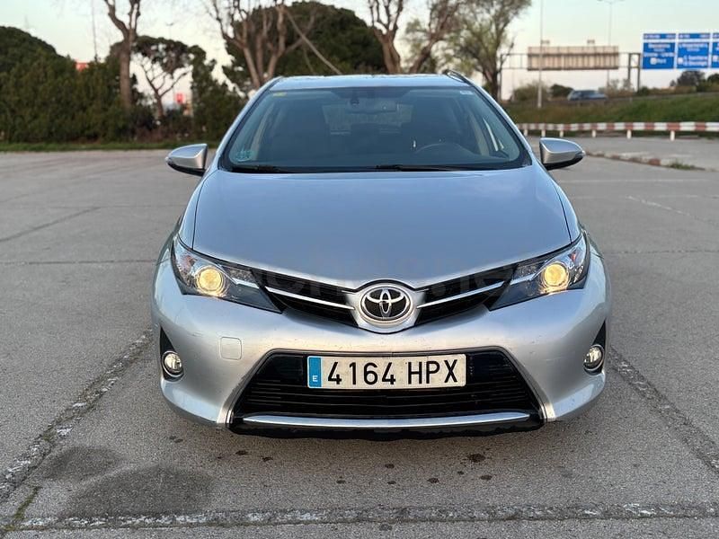 Usado Toyota Auris Active 132 CV (97 kW) 2013 Gris / plata Berlina