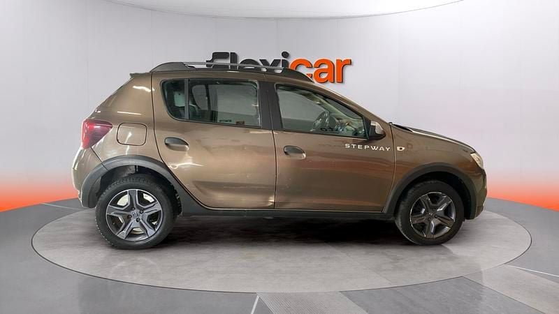 Usado Dacia Sandero Stepway 90 CV (66 kW) 2017 Marrón Berlina