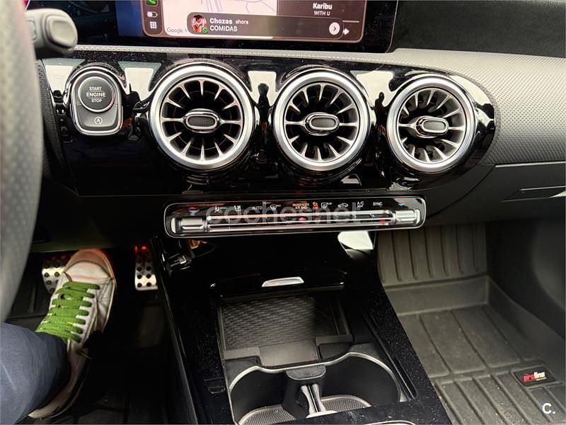 Usado Mercedes CLA200 Shooting Brake 150 CV (110 kW) 2024 Negro Familiar