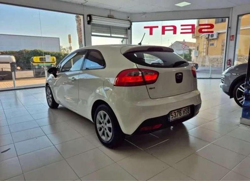 Usado Kia Rio 86 CV (63 kW) 2013 Blanco Utilitario