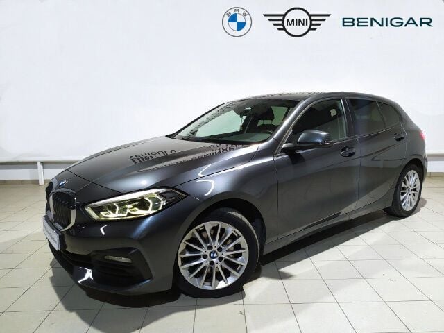 Gris Usado 2021 BMW 118 Comfort Edition Utilitario | 26.400 € (Precio justo) - Imagen 1/4