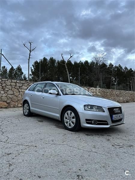 Usado Audi A3 Ambition 105 CV (77 kW) 2010 Gris / plata Utilitario