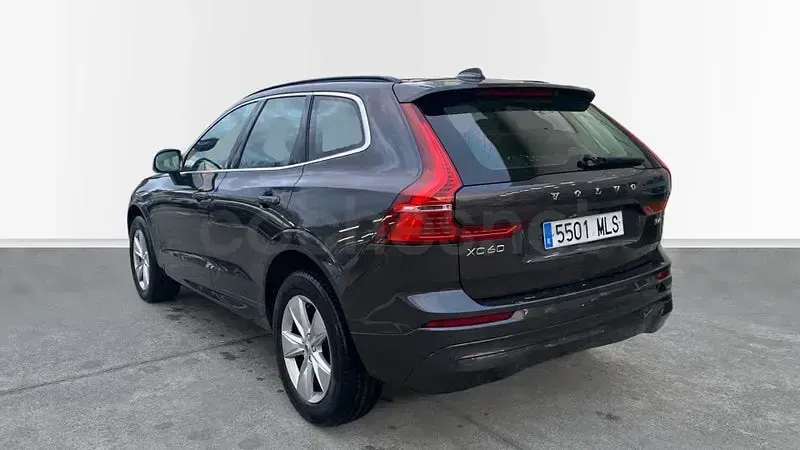 Usado Volvo XC60 Core 197 CV (144 kW) 2023 Gris / plata SUV