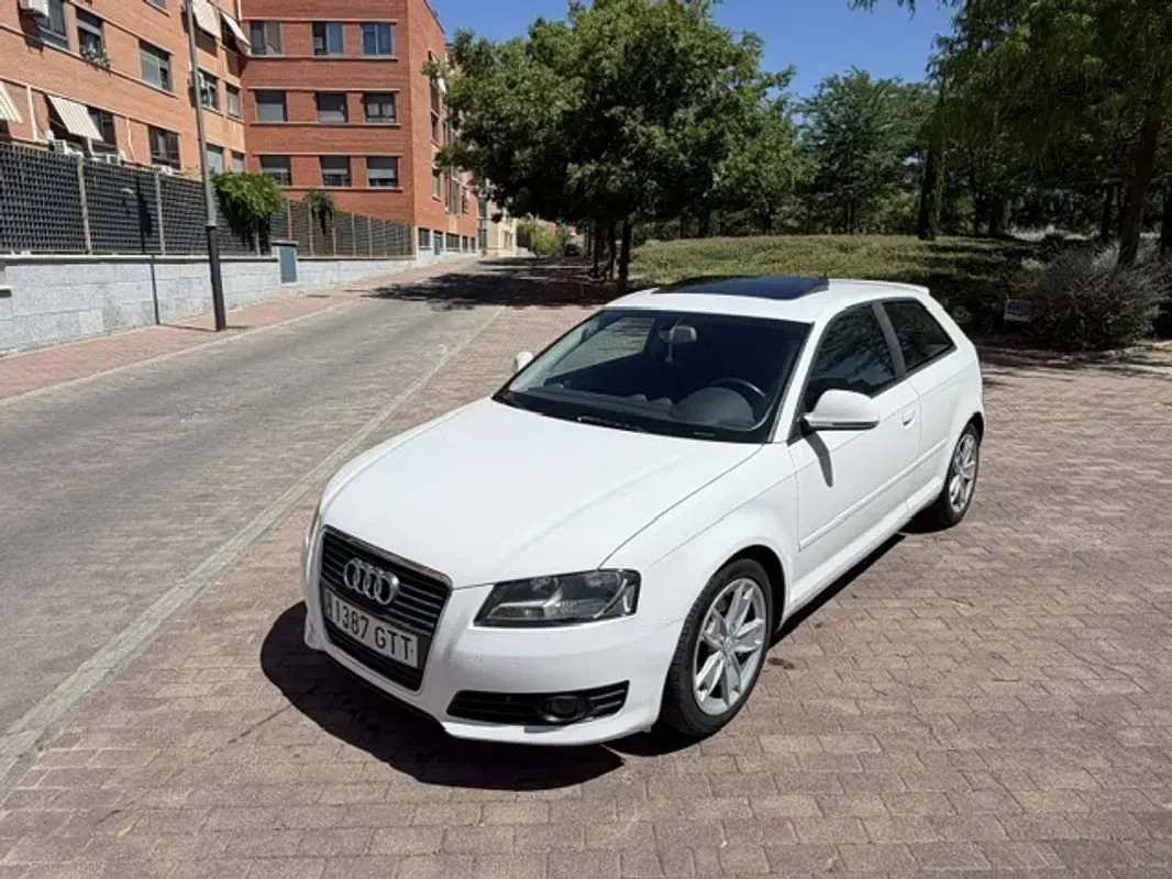 Usado Audi A3 Ambiente 140 CV (102 kW) 2010 Blanco Utilitario