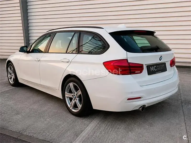 Usado BMW 318 150 CV (110 kW) 2019 Blanco Familiar
