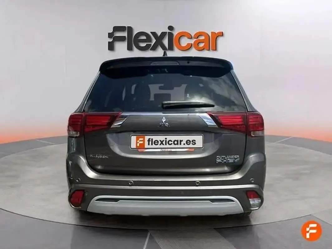 Usado Mitsubishi Outlander P-HEV 224 CV (164 kW) 2019 Marrón SUV