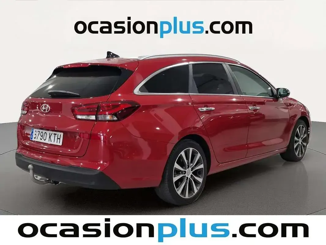 Usado Hyundai i30 Style 140 CV (102 kW) 2019 Rojo Familiar