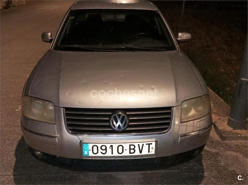 Usado VW Passat Trendline 130 CV (95 kW) 2002 Gris / plata Berlina