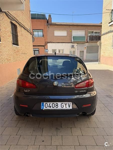 Usado Alfa Romeo 147 Distinctive 105 CV (77 kW) 2010 Gris / plata Utilitario
