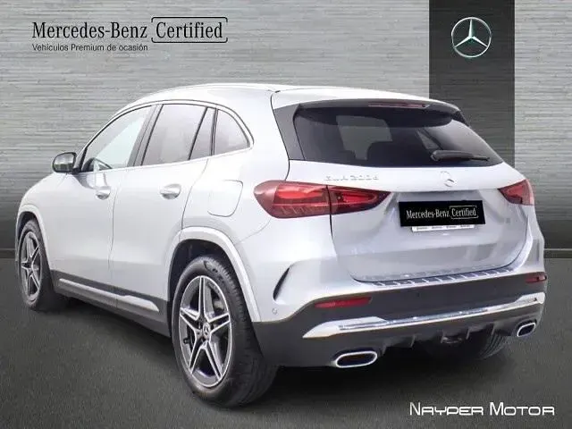 Usado Mercedes GLA200 150 CV (110 kW) 2025 Plata hightech SUV