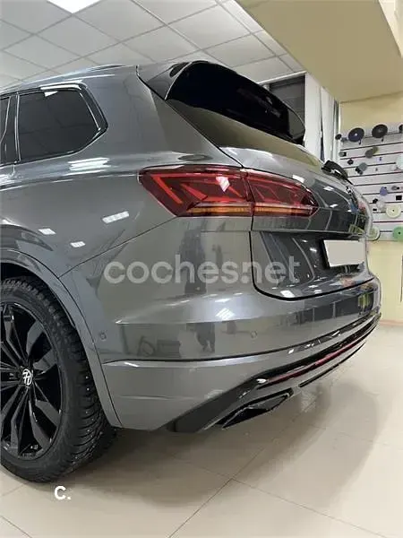 Usado VW Touareg R-line 286 CV (210 kW) 2018 Gris / plata SUV