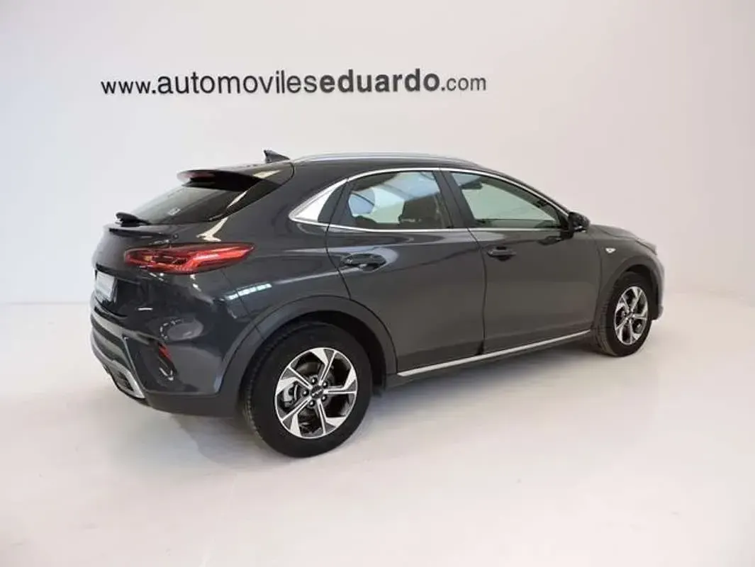 Usado Kia XCeed 101 CV (74 kW) 2024 Gris SUV