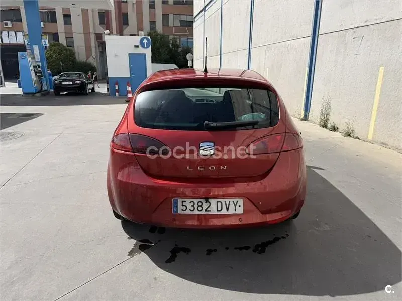 Usado Seat Leon Sport 140 CV (102 kW) 2006 Granate Utilitario