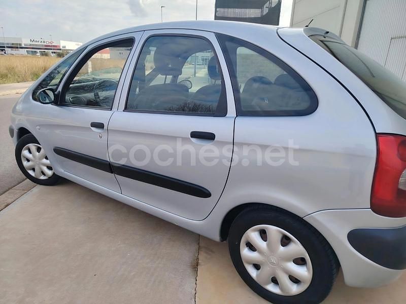 Usado Citroën Xsara Picasso 95 CV (69 kW) 2002 Gris / plata Monovolumen