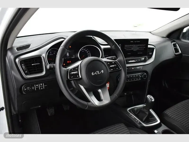 Usado Kia Ceed 100 CV (73 kW) 2024 Blanco Utilitario