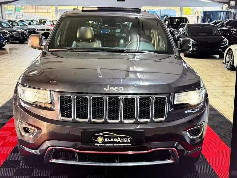 Usado Jeep Grand Cherokee Overland 250 CV (183 kW) 2014 Negro SUV