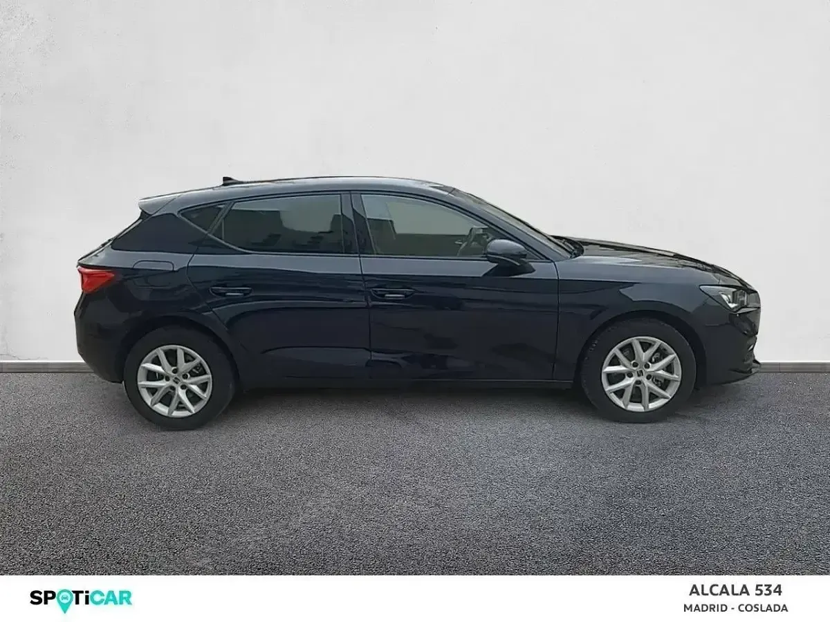 Usado Seat Leon Style 130 CV (95 kW) 2022 Azul Berlina