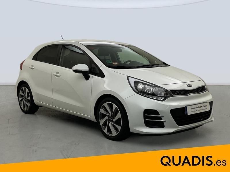Usado Kia Rio 84 CV (61 kW) 2017 Blanco Berlina