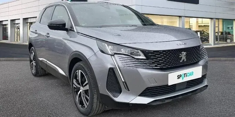 Usado Peugeot 3008 GT 131 CV (96 kW) 2024 Gris SUV
