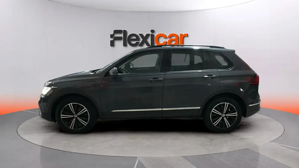Usado VW Tiguan Life 245 CV (180 kW) 2022 Gris SUV