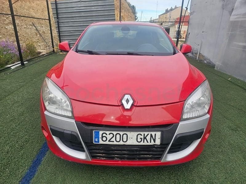 Usado Renault Mégane Expression 105 CV (77 kW) 2009 Rojo Berlina