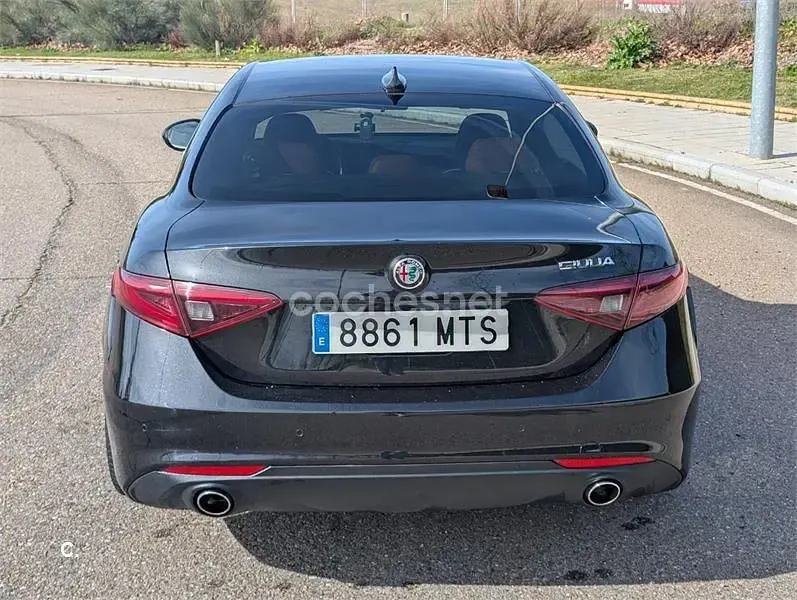 Usado Alfa Romeo Giulia Super 180 CV (132 kW) 2016 Negro Berlina