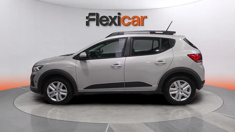 Usado Dacia Sandero Essentiel 91 CV (66 kW) 2024 Gris Utilitario